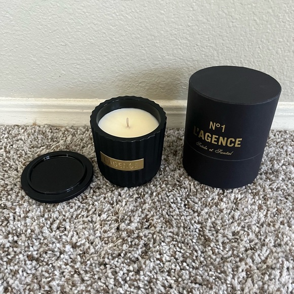 L'AGENCE Suede Et Santal Soy Wax Vanilla Masculine Scent Candle One Size NIB - Picture 8 of 15
